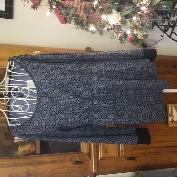$5 ITEM. Blue and black pullover top NWT. MUST BUNDLE WITH OTHER ITEMS - Picture 3 of 8